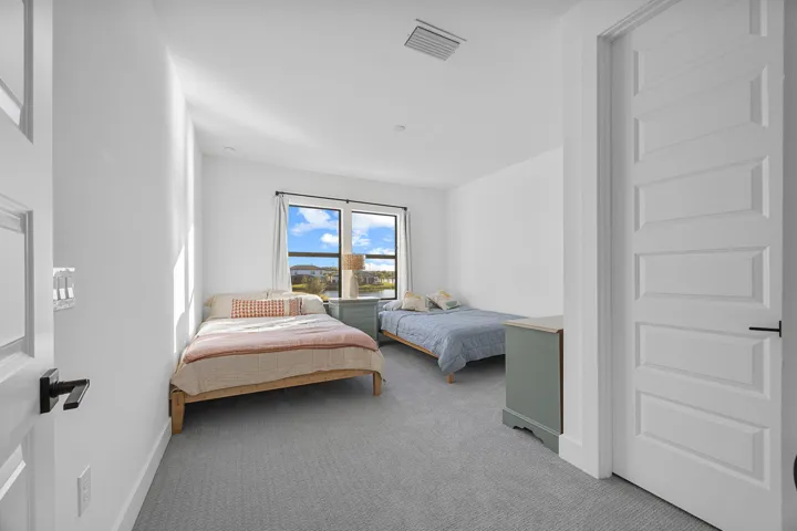 25-web-or-mls-NX Media-1724