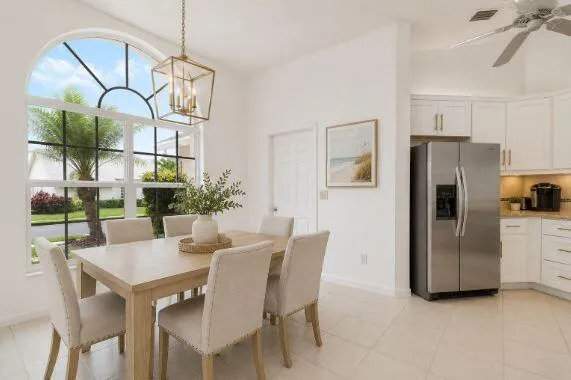 Eat-in area - virtually staged/painted