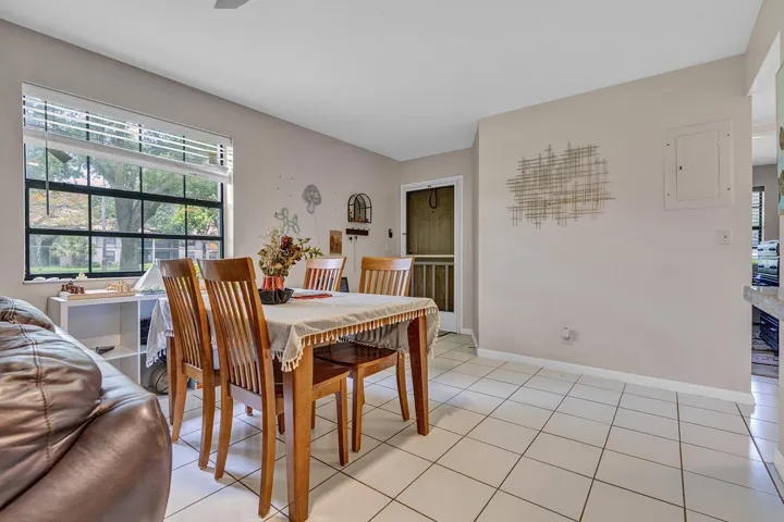 Dinning / Entry