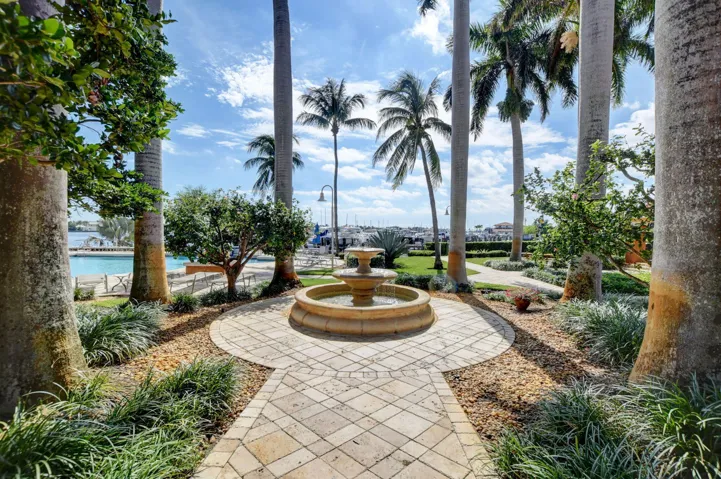 Waterfront Courtyard
