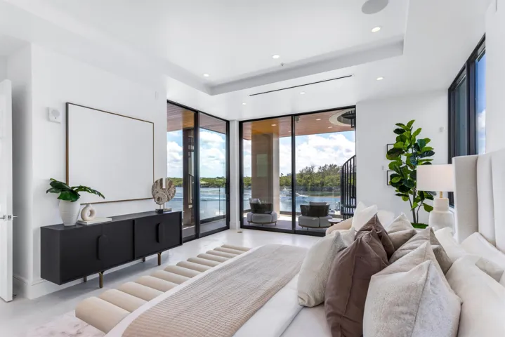 WATERVIEW PRIMARY SUITE