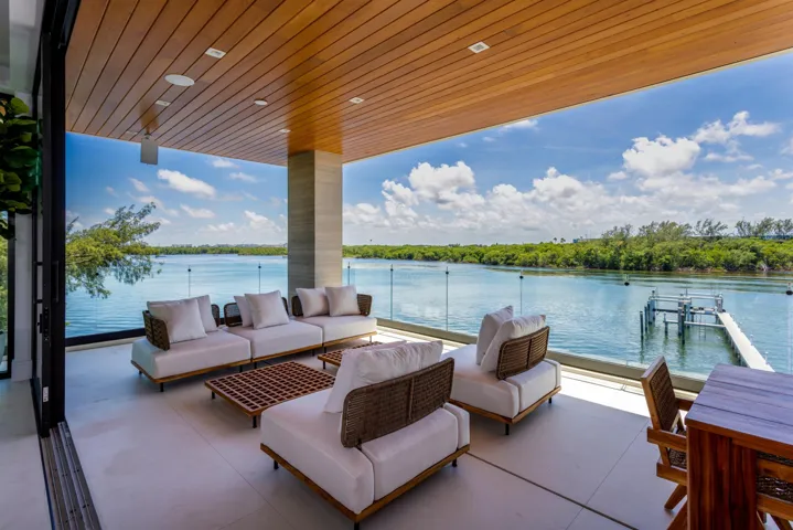 WATERVIEW BALCONY SEATING