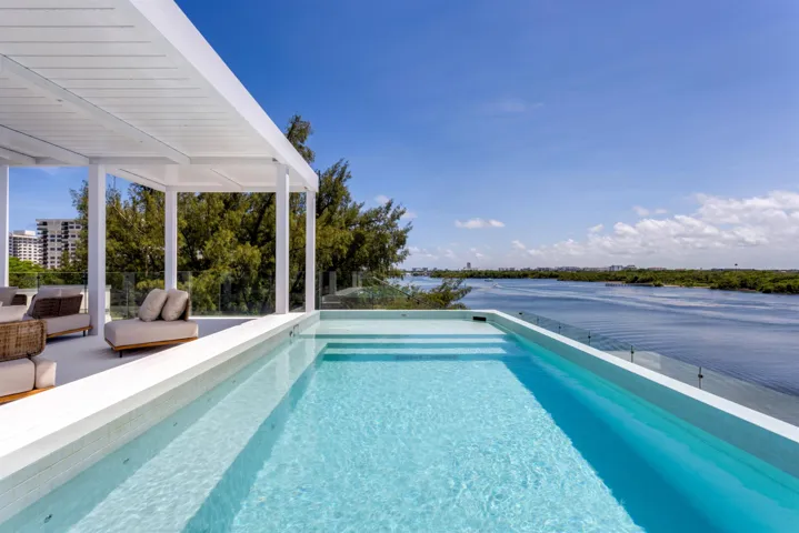 PRIVATE ROOFTOP POOL AND WATERVIEW