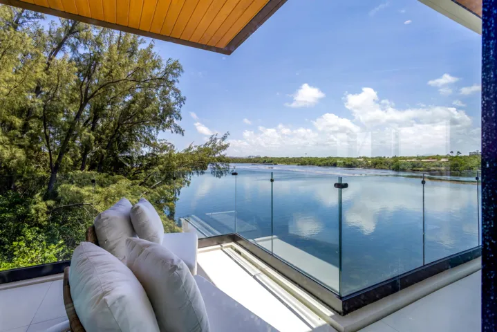 WATERVIEW BALCONY