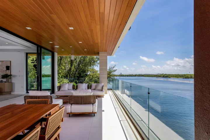 WATERVIEW BALCONY SEATING