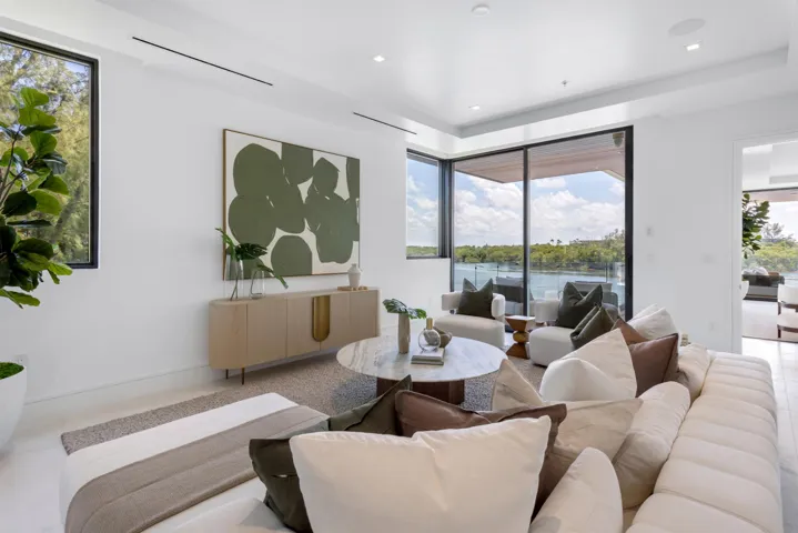 WATERVIEW FAMILY ROOM / BEDROOM 4