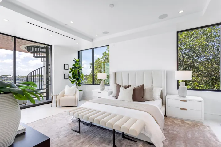 WATERVIEW PRIMARY SUITE