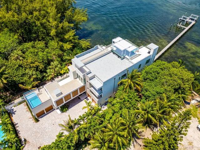 900 LAGO MAR