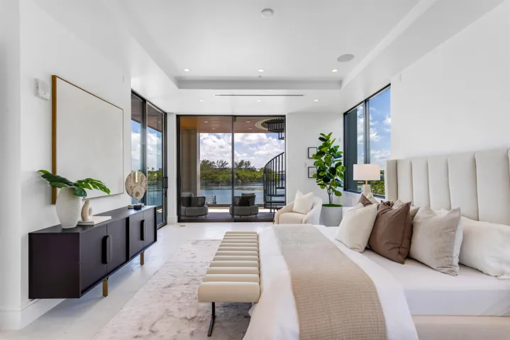 WATERVIEW PRIMARY SUITE