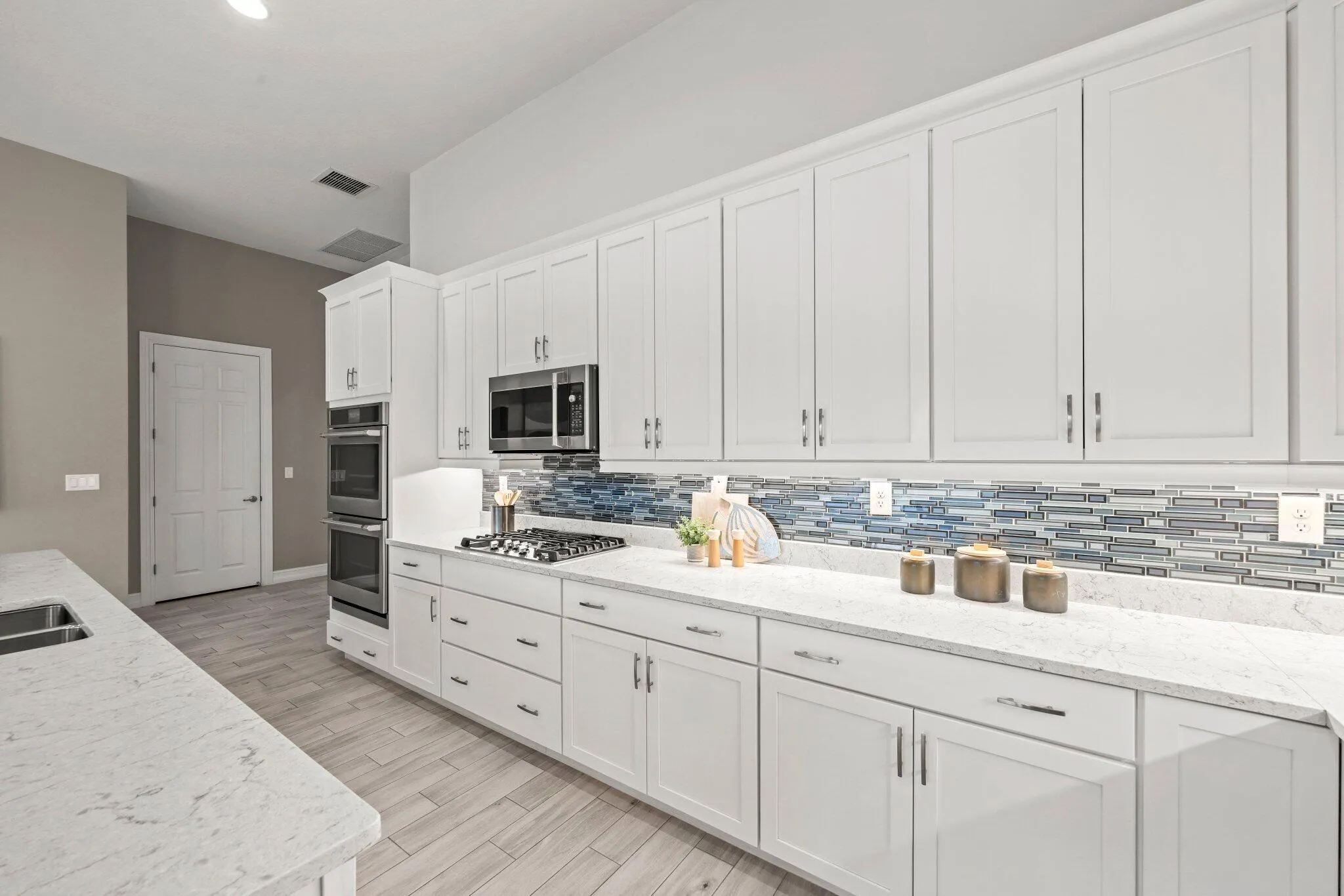 11856 Leon Circle West - 15.jpg-SMALL