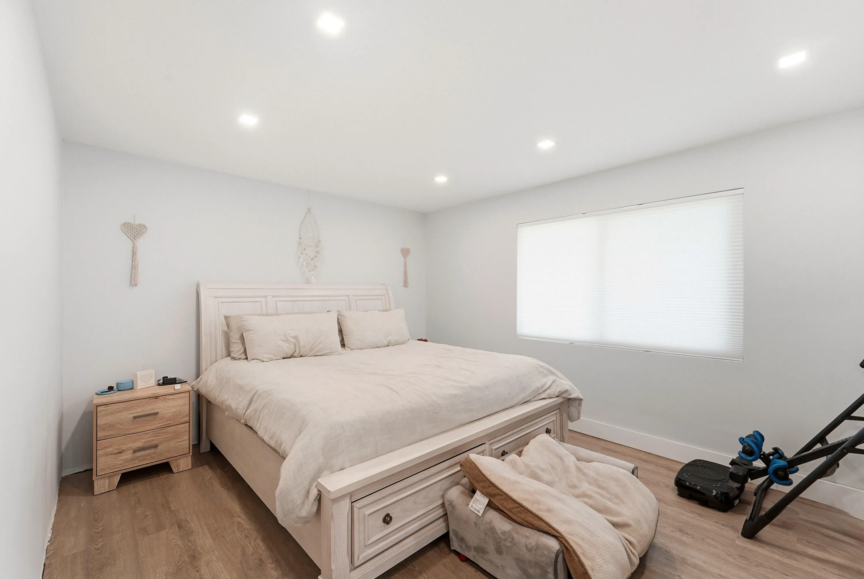 30_primary bedroom