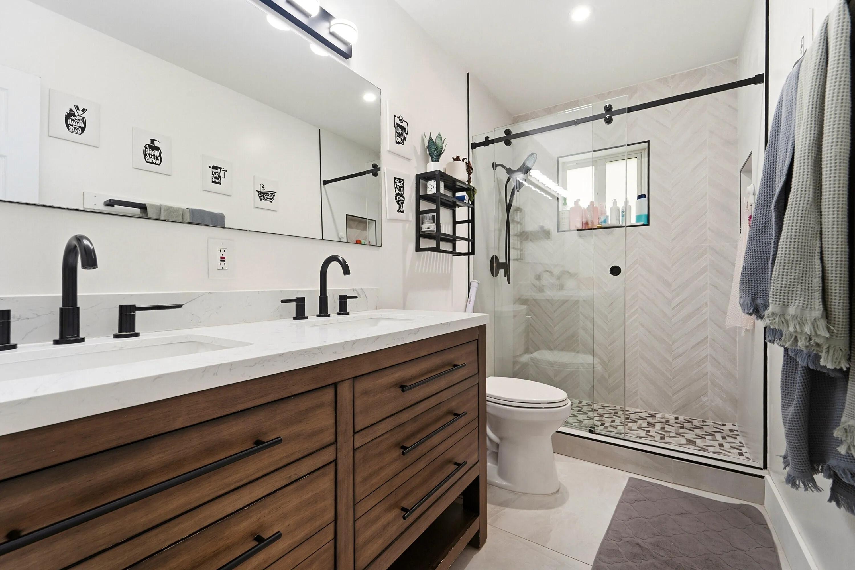 24_bathroom 2