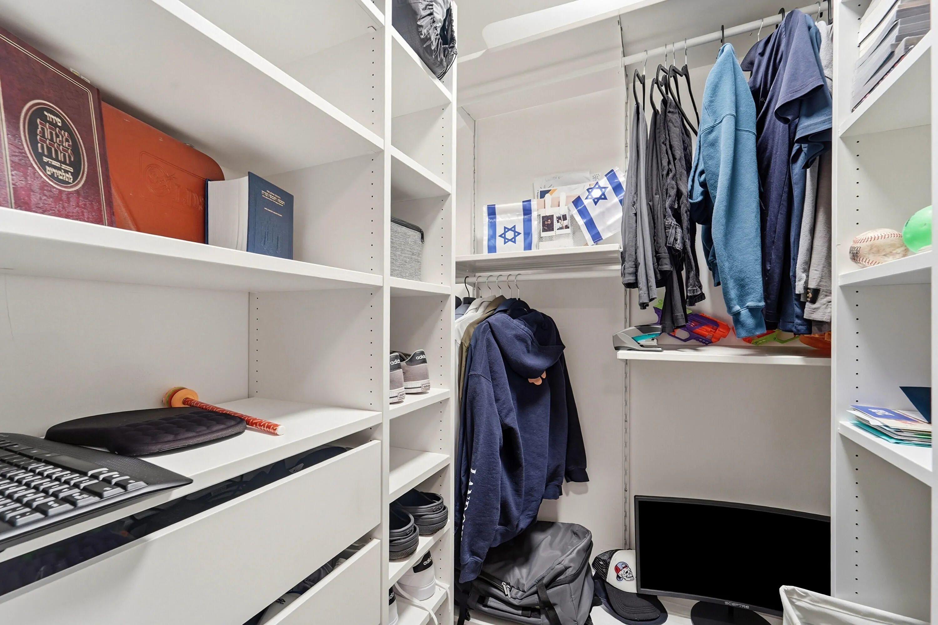 28_walk-in closet