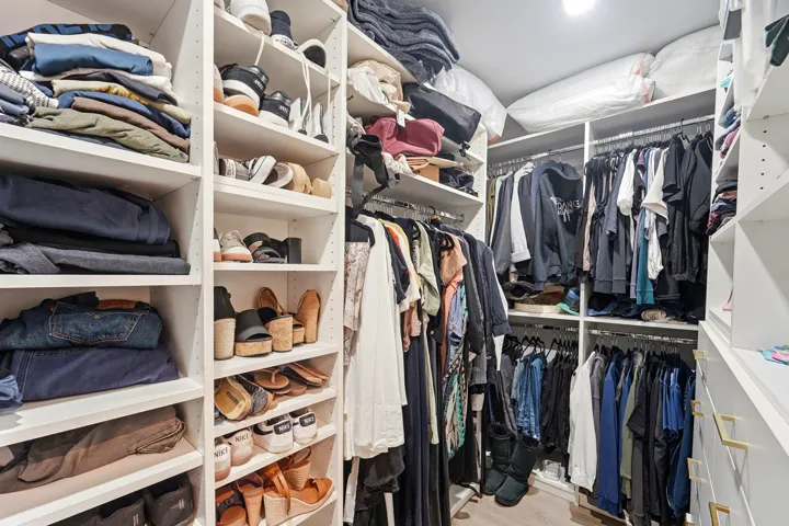 33_primary closet