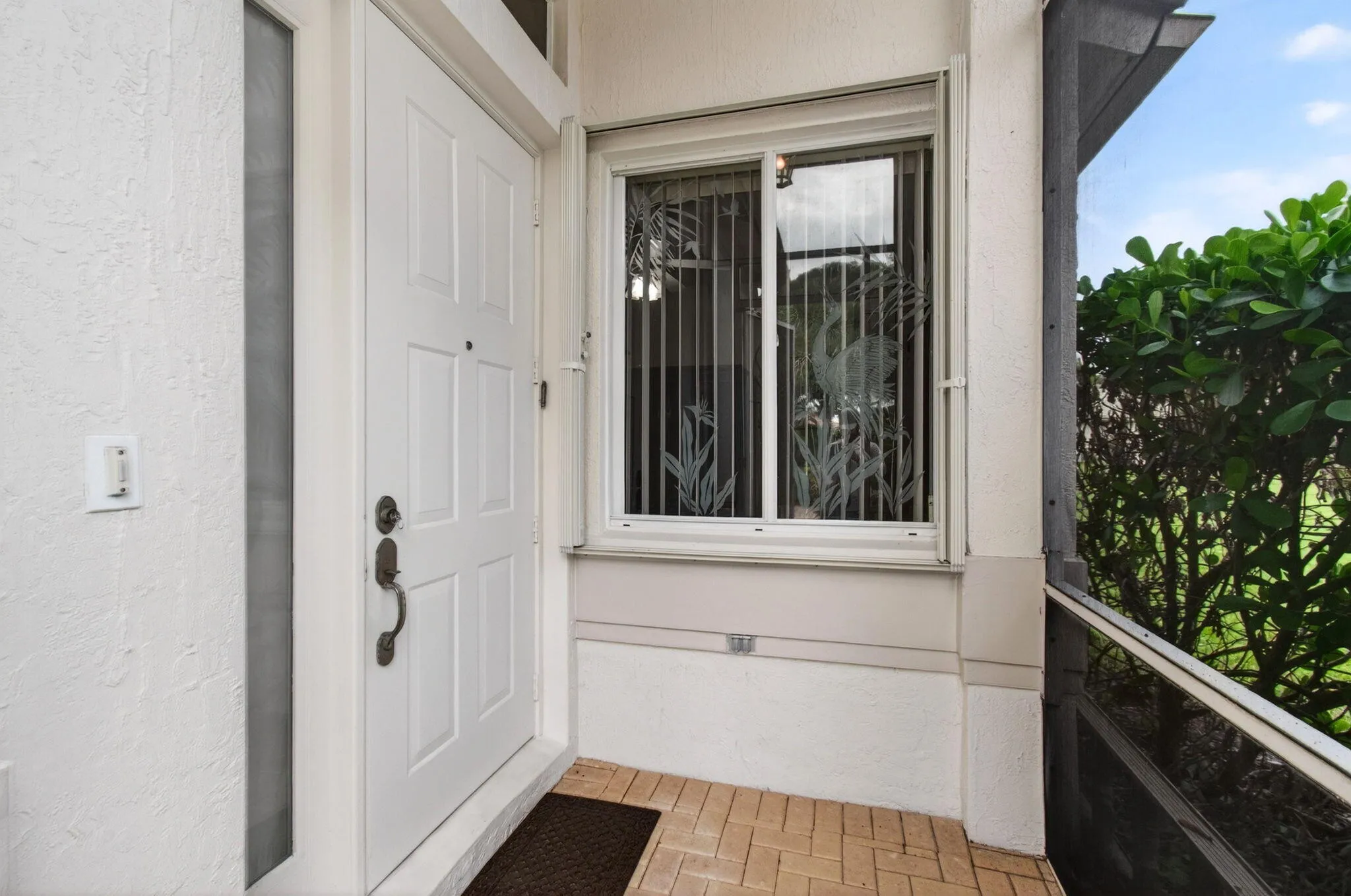 Screened Front Patio