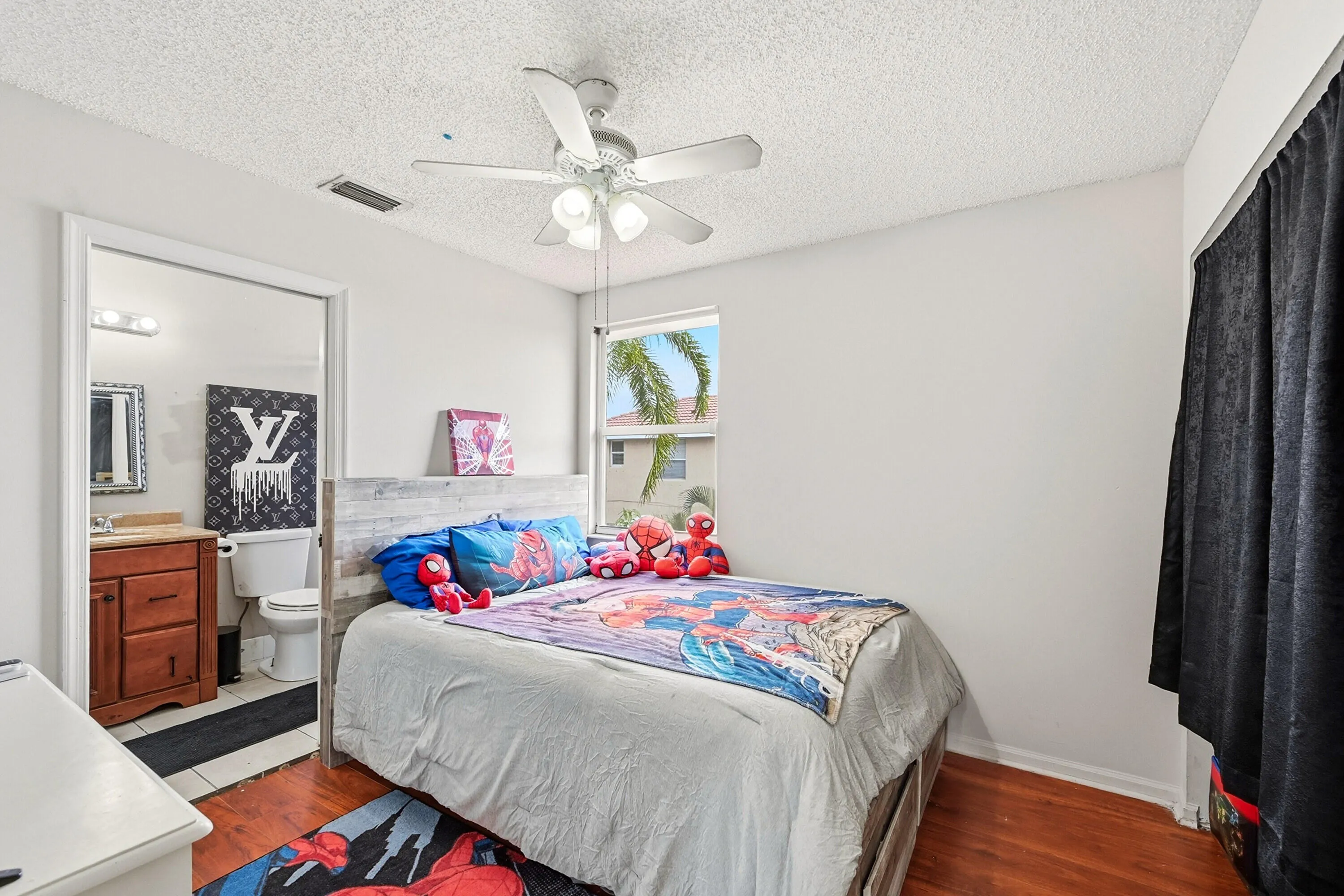 22_bedroom