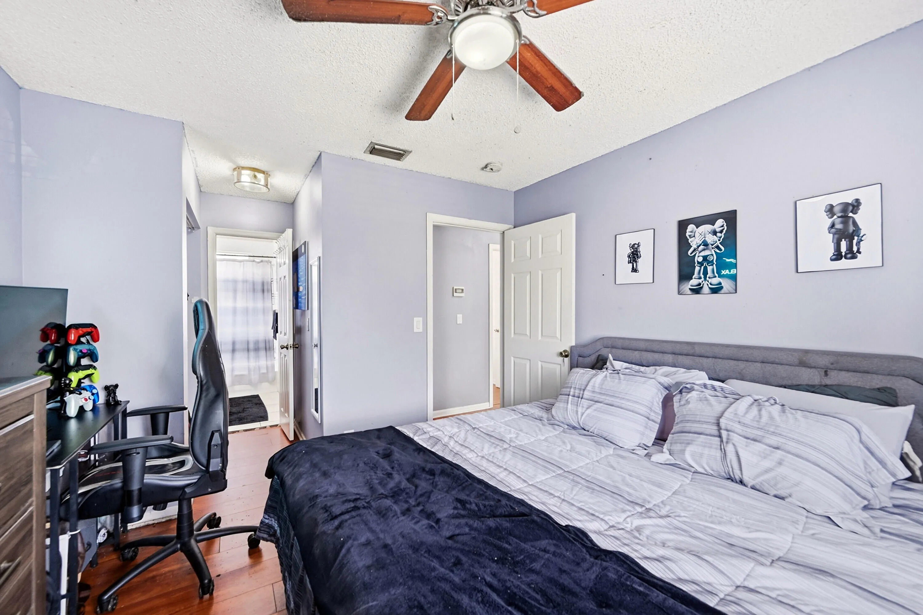 26_bedroom