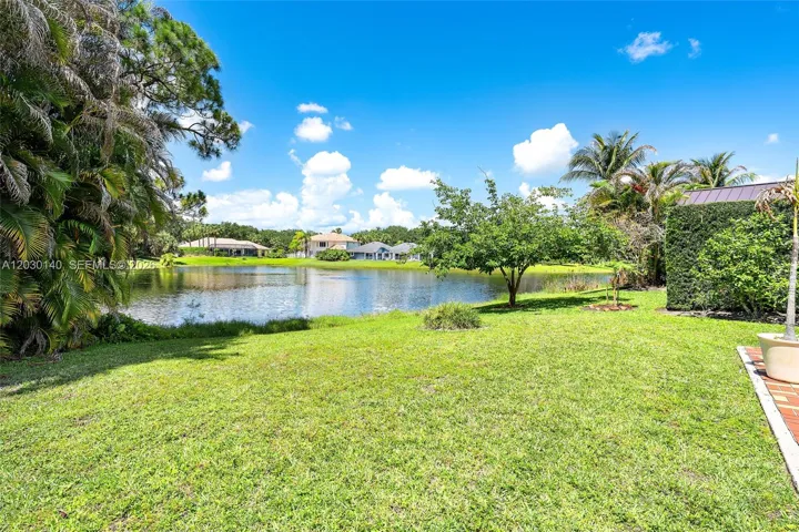 Yard / Lake View