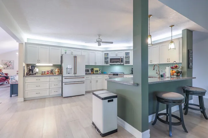 14-Kitchen