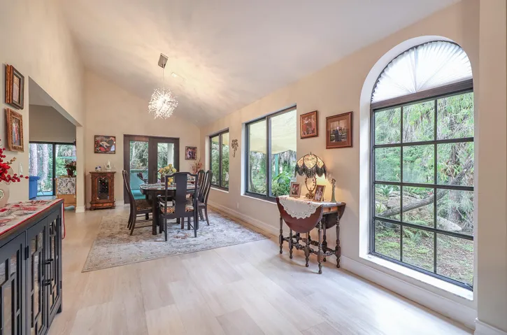 09-Dining Room