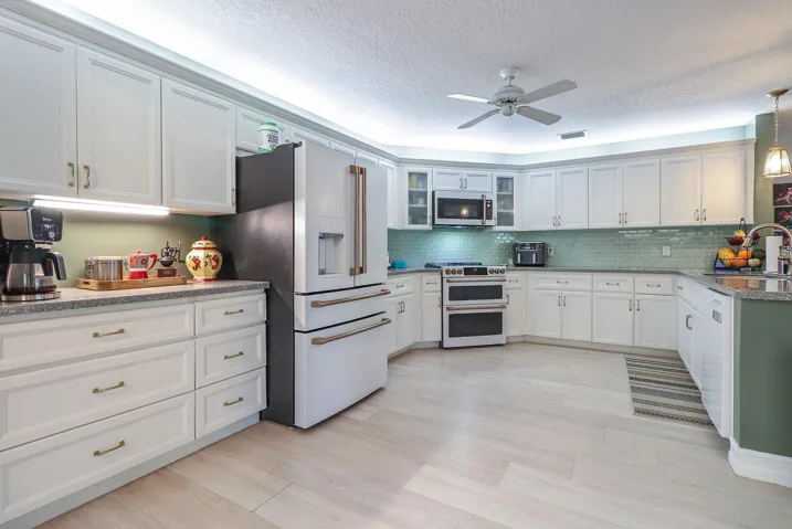 13-Kitchen