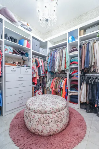 24-Master Closet