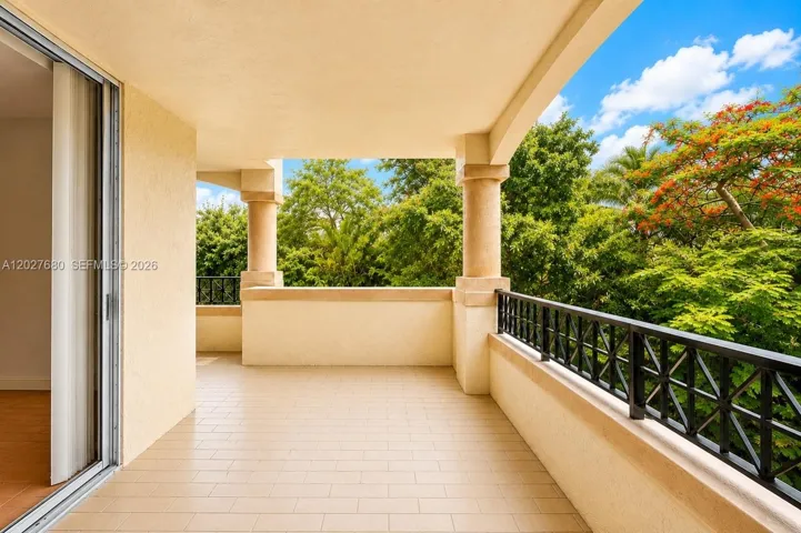 Balcon sin muebles AI