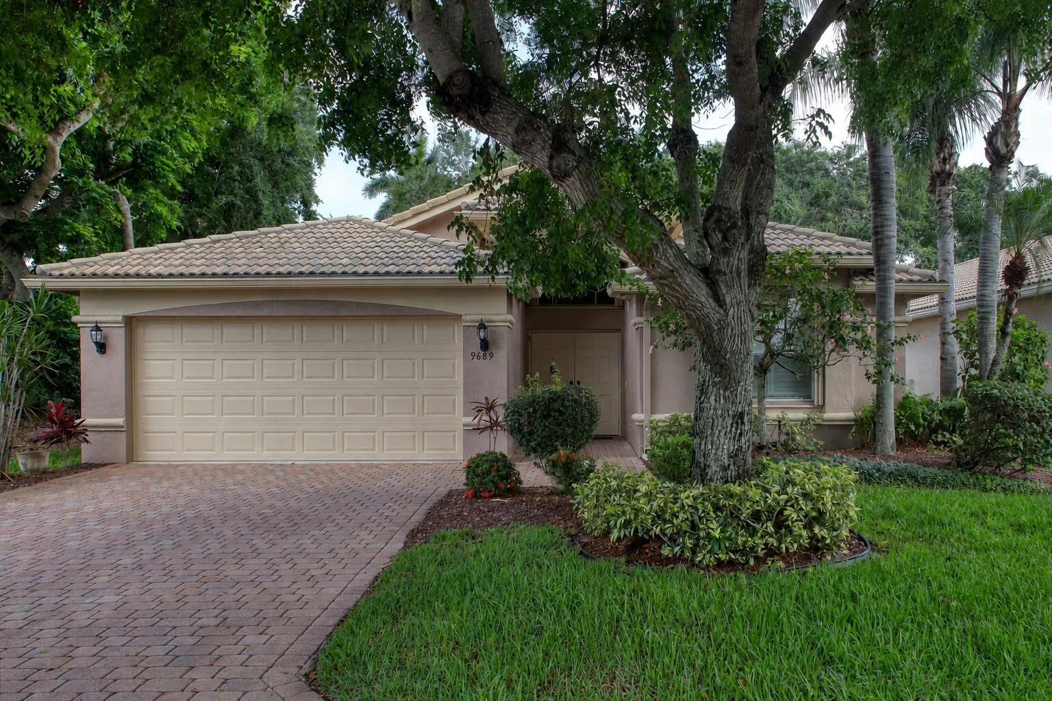 Guard gated Bellaggio community in Boynton Beach offering indoor and outdoor pools, restaurant, ballroom, library and social activities.