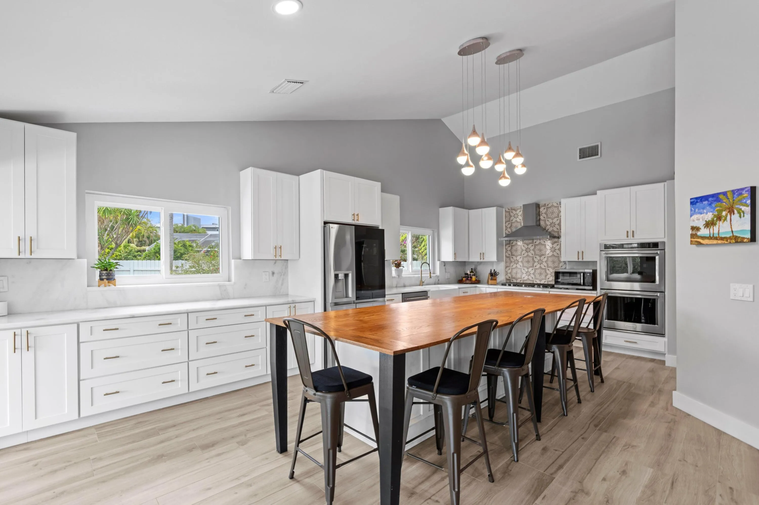 Kitchen & Dining