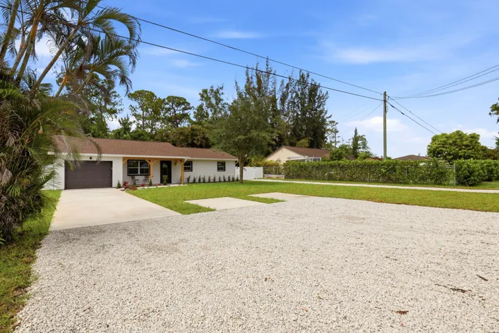 Ample Parking for RVs, Boats or Trailers