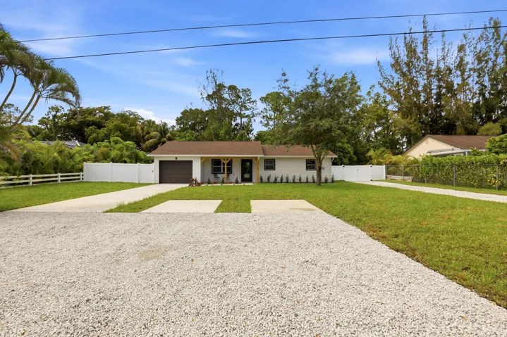 Welcome Home in Loxahatchee Groves