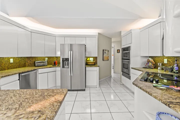 21 Kitchen 01
