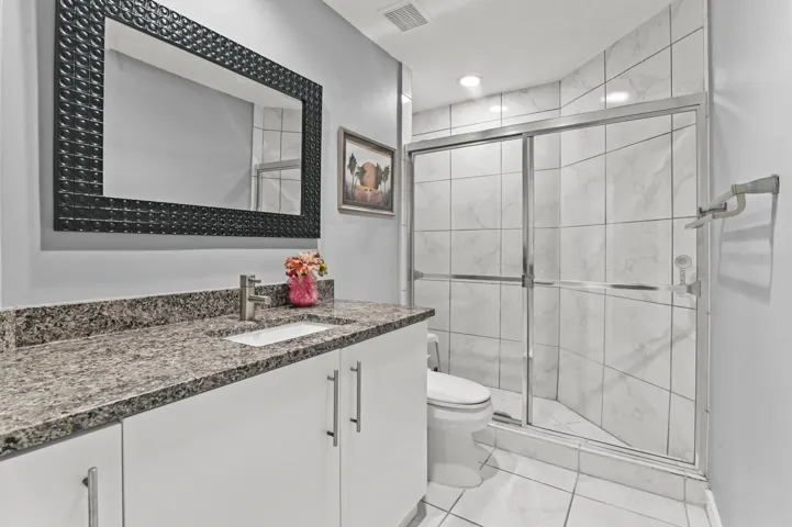 04 Bathroom 03