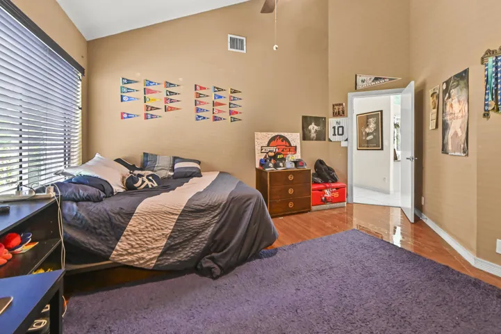 37 Bedroom 02