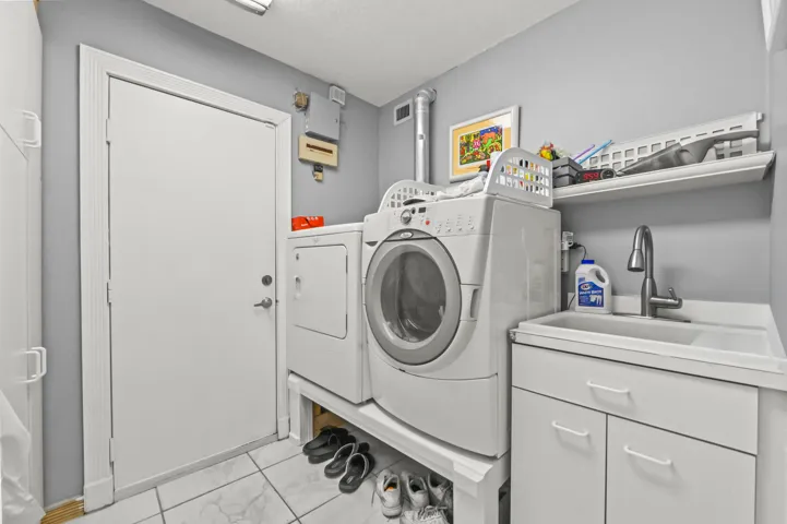 30 Laundry 01
