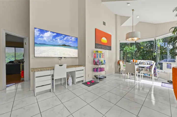17 Dining Area 01