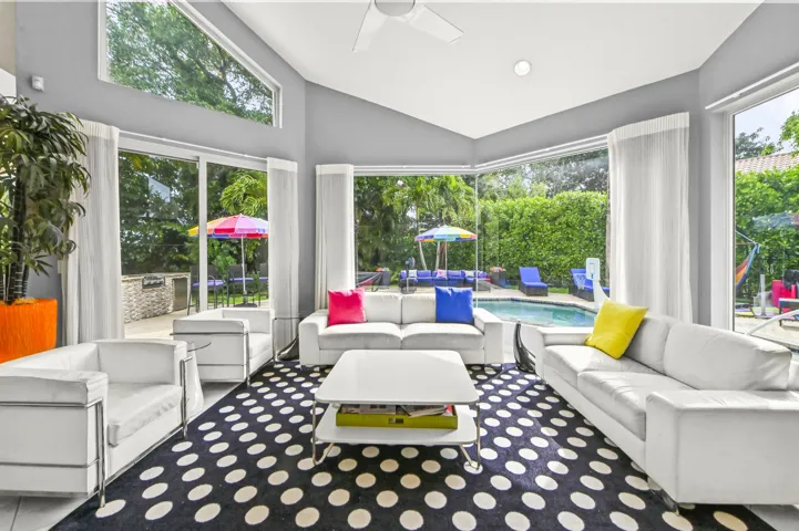 15 Family room 01