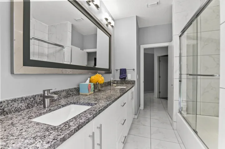 03 Bathroom 02