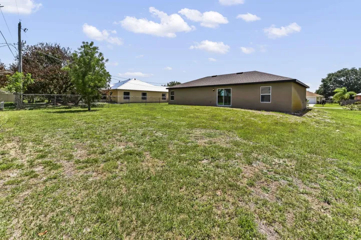 24 backyard 01