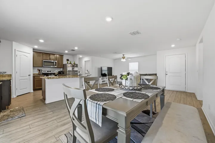 10 dining area 02