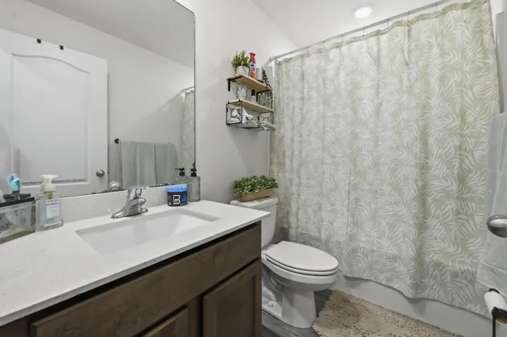 17 bathroom 01