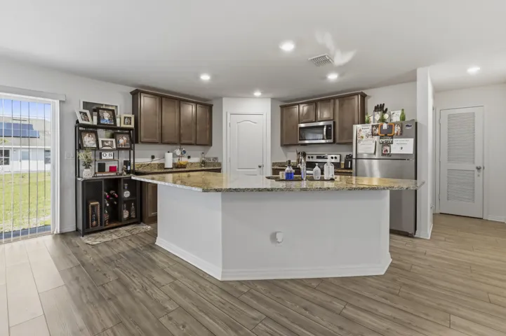 11 kitchen 01