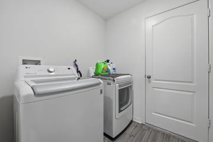 14 laundry room 01