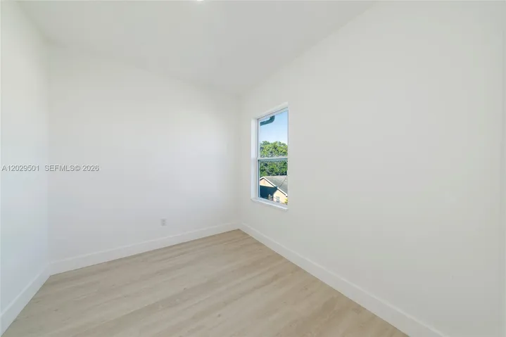 Master Walk-in-closet