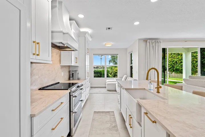 KITCHEN_TO_FAMILY_ROOM