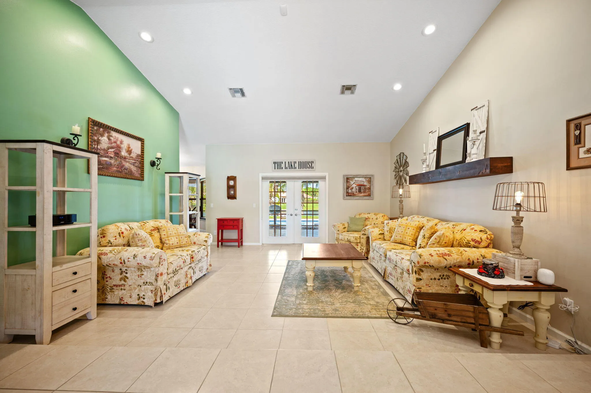 7-web-or-mls-5531-hawkes-bluff-ave
