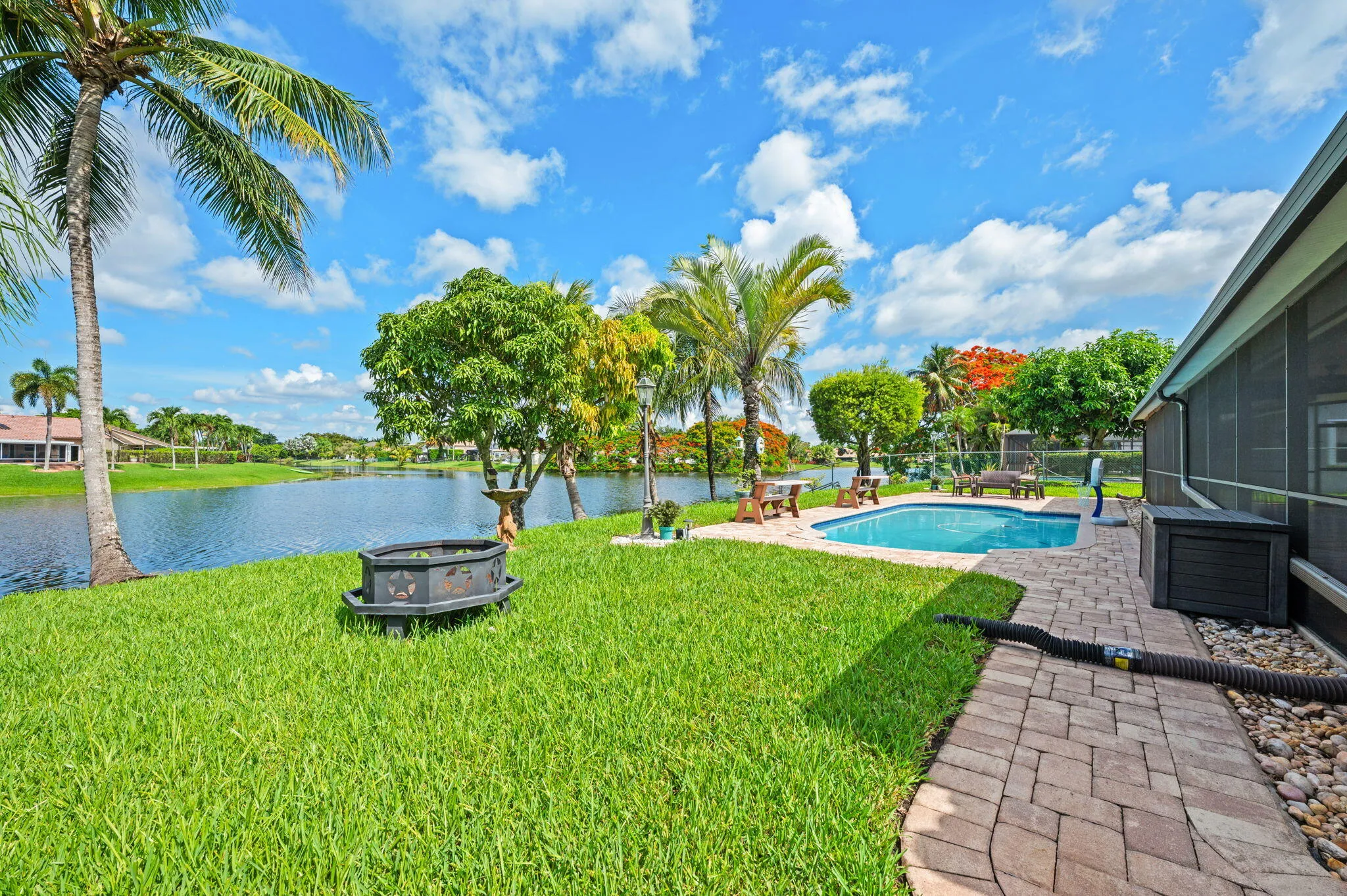 23-web-or-mls-5531-hawkes-bluff-ave