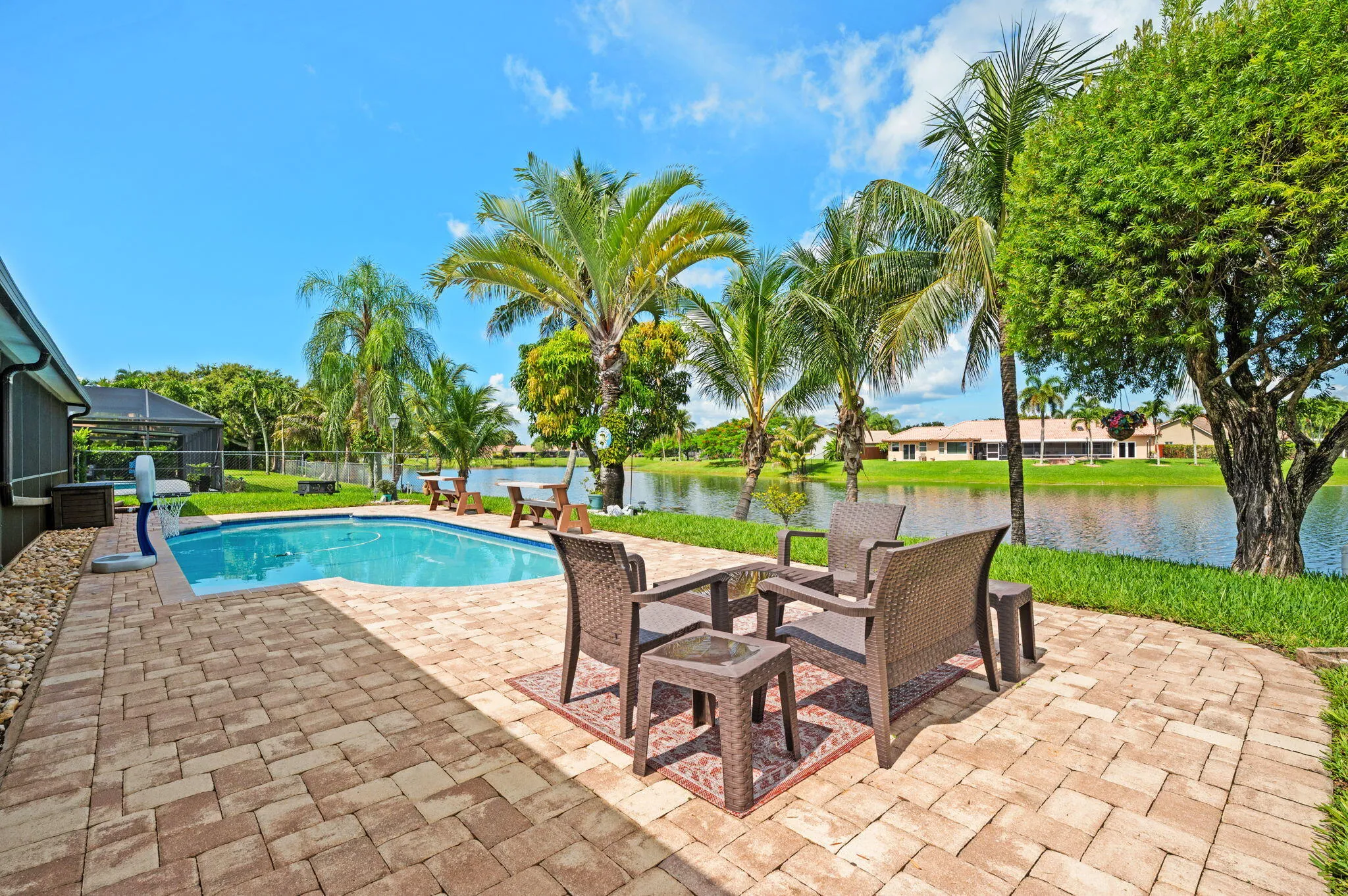 25-web-or-mls-5531-hawkes-bluff-ave