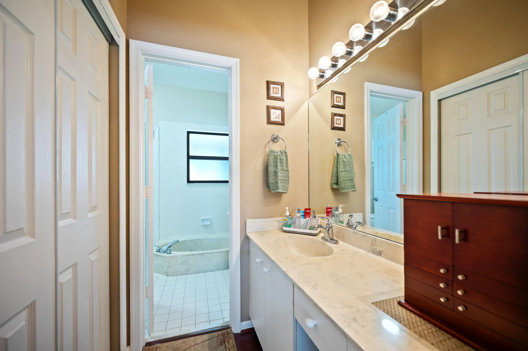 15-web-or-mls-5531-hawkes-bluff-ave