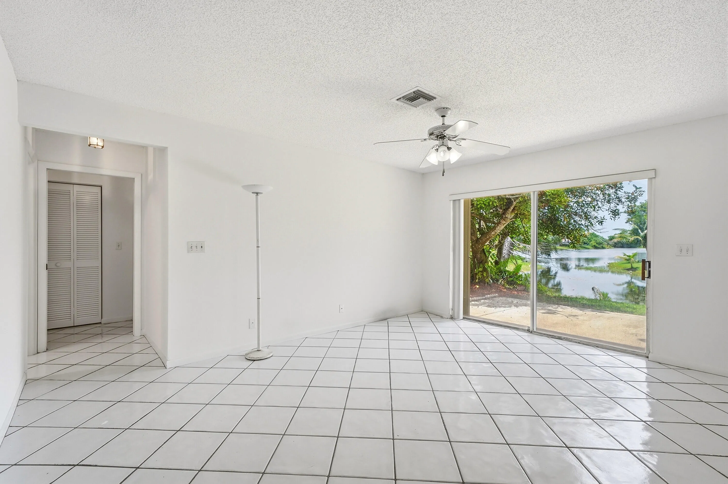 18_family room